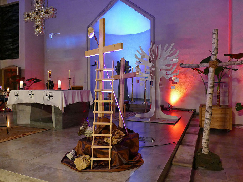 Firmvorbereitung mit Tauferinnerungsgottesdienst in St. Maria, Wolfhagen (Foto: Karl-Franz Thiede)